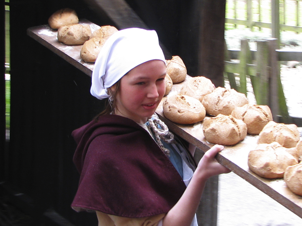 Heroes, Heroines, and History SERVANTS IN A SCOTTISH CASTLE
