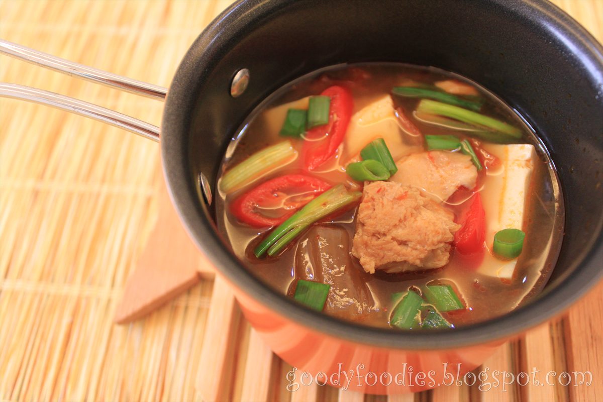 GoodyFoodies I cooked Tuna Kimchi Jjigae (Korean)