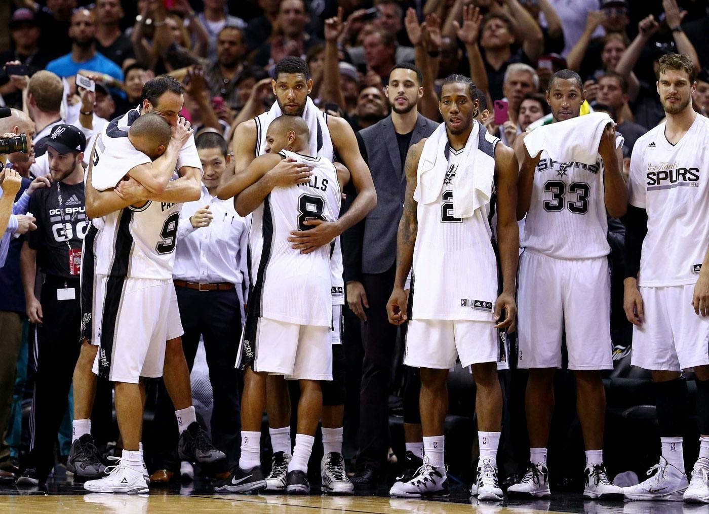 SAN ANTONIO SPURS !!! SE CORONA CAMPEON DE LA NBA.