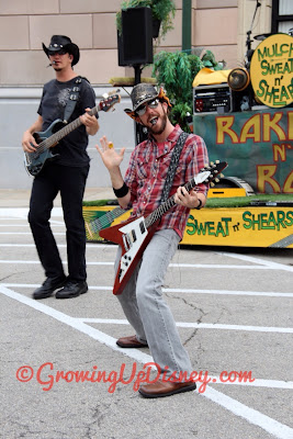 man with guitar, Mulch, Sweat  n' Shears at Disney's Hollywood Studios