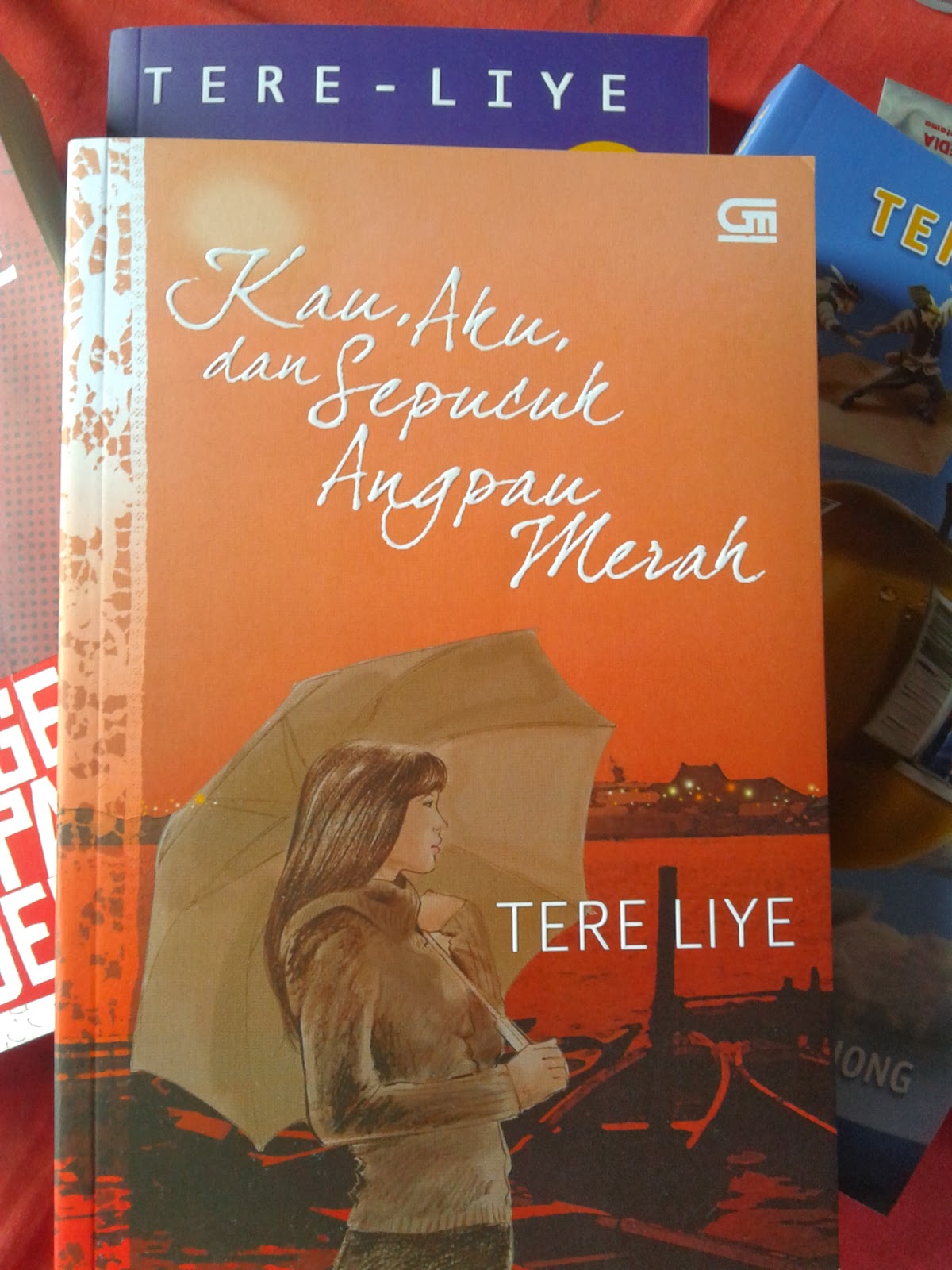 sii dinaa Resensi &quot;Kau, Aku, dan Sepucuk Angpau Merah&quot;