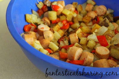 Roasted Potatoes, Chicken Sausage, and Peppers | An easy, no-fuss hash recipe with delicious Italian chicken sausage - tossed with some rosemary and baked in the oven! #recipe #maindish