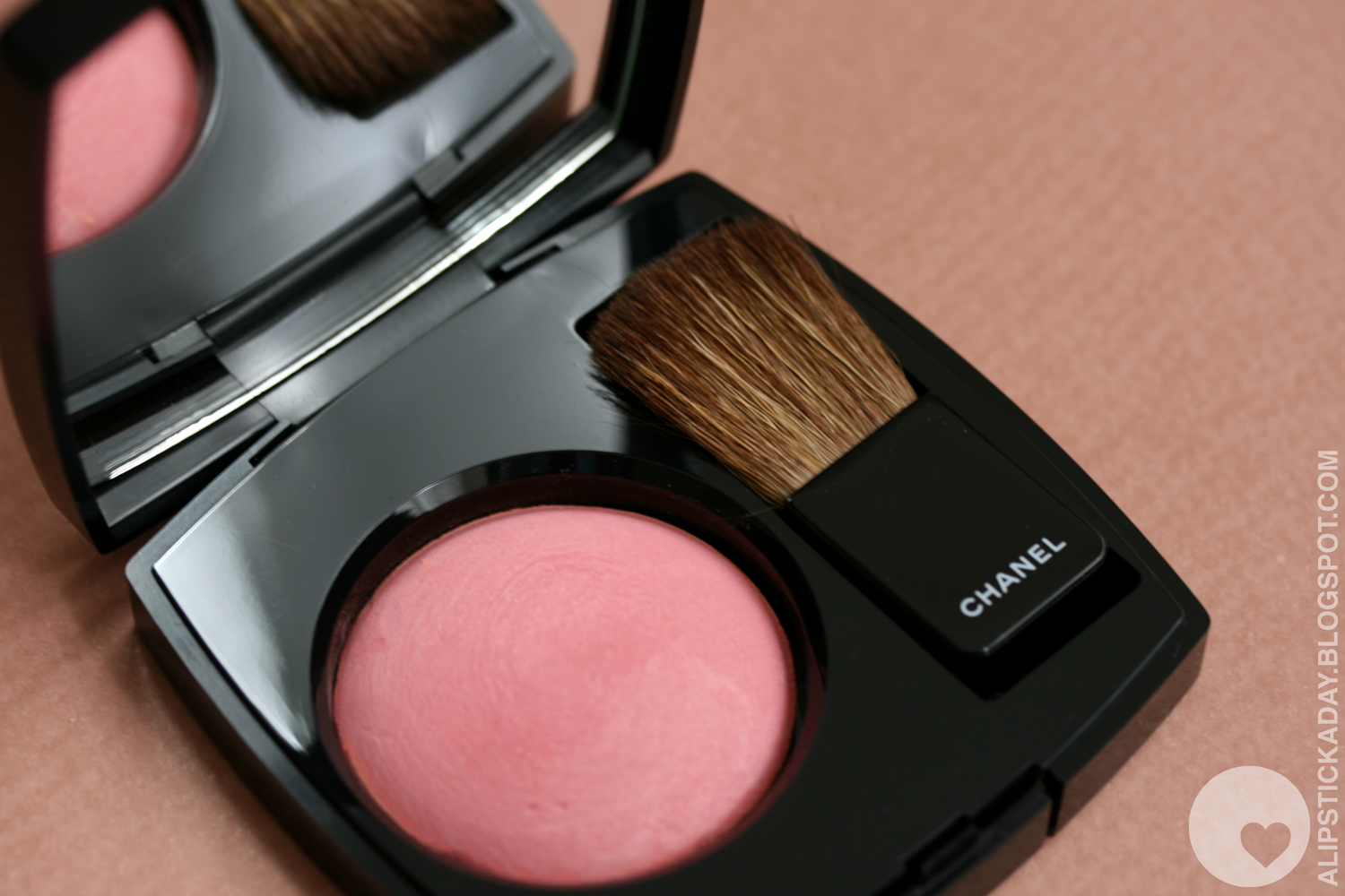 CHANEL – #72 Rose Initiale Joues Contraste Powder Blush for Fall