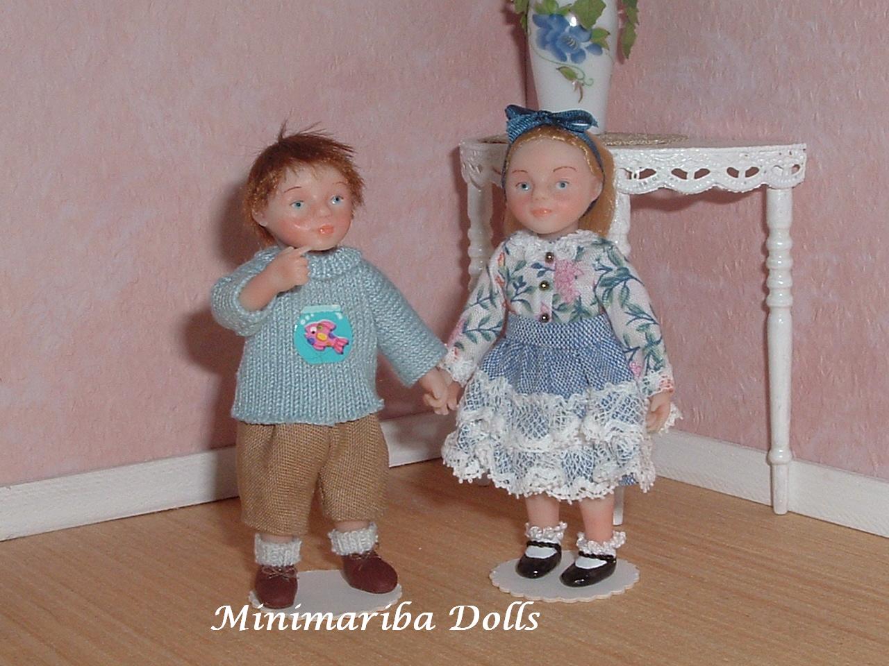 CDHM Artisan Mariarita Baldan of Minimariba Dolls creates 1:12 hand sculpted polymer clay dolls, dressed and wigged, painted details for dollhouse minaitures, including child posed dolls