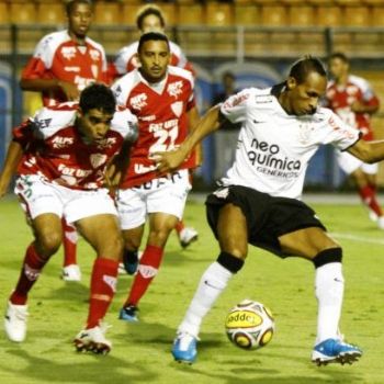 Ele está se destacando no futebol russo, e agora é disputado por Flamengo e  Palmeiras