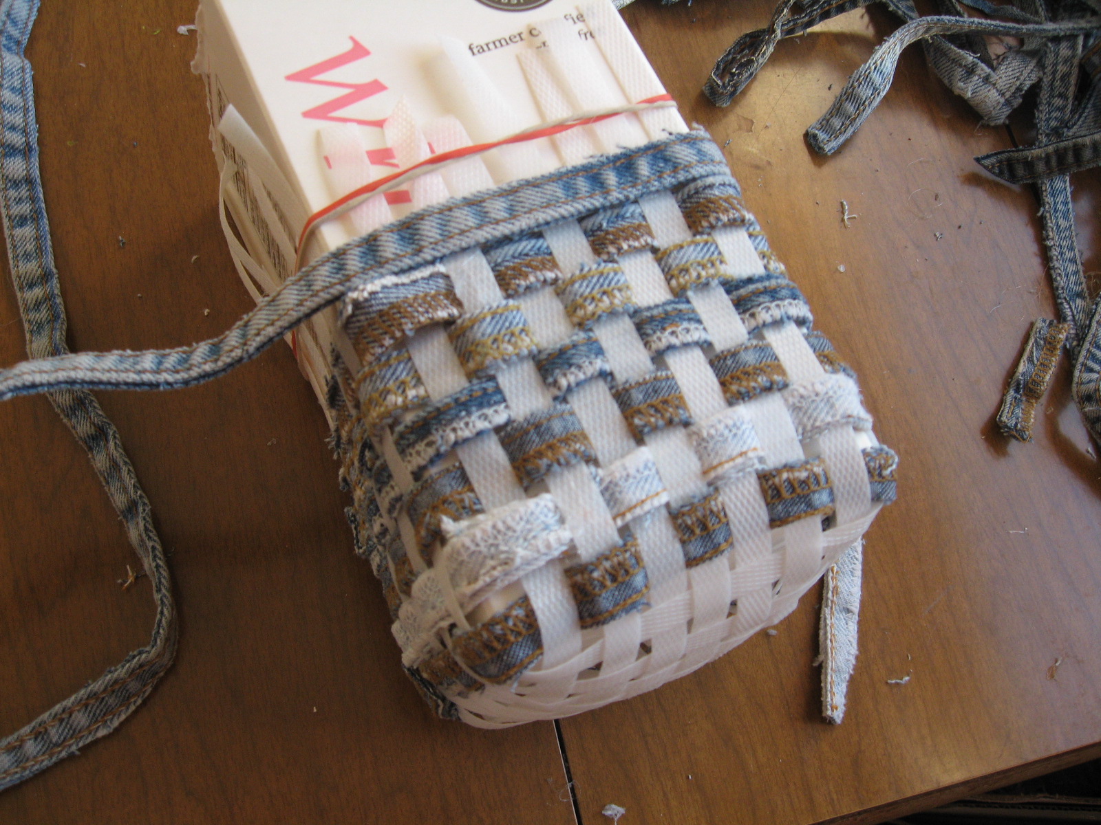 Proverbs 31 Living Denim Baskets {A tutorial}