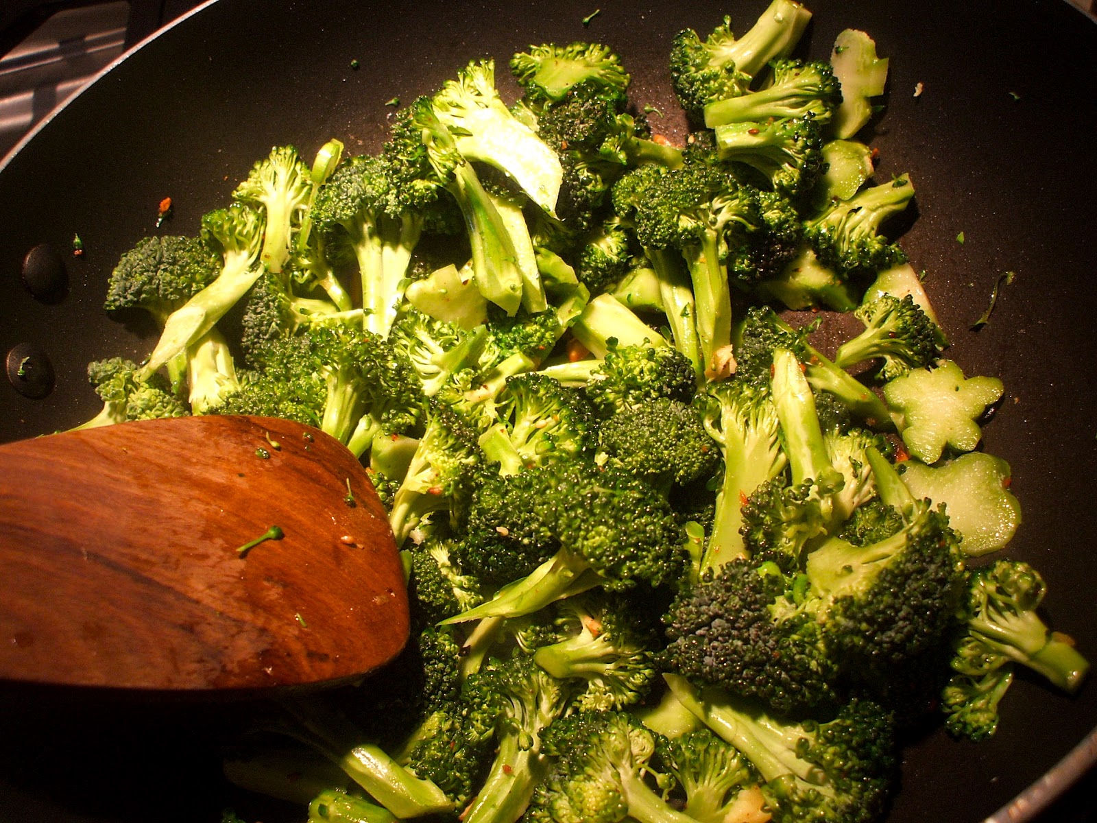 Em Bakes BroccoliTofu Udon with Peanut Sauce