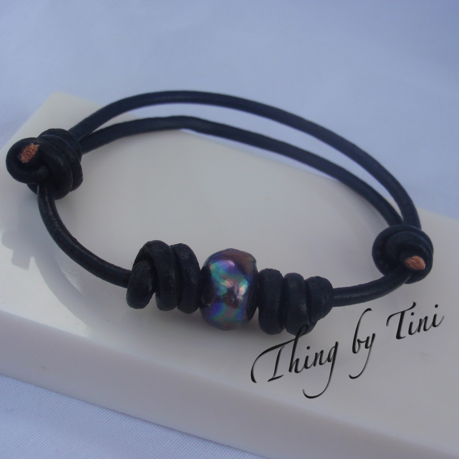 Thing by Tini : Pulserade cuero y perlas para hombre