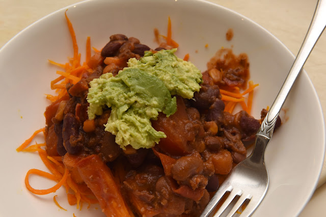 Chilli Non Carne with avocado and carrot