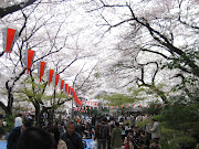 We left Ueno Park and headed for Asakusa, my friend hadn't been there yet . (img )