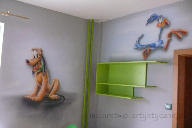 Jak urządzić pokój chłopca, artystyczne malowanie motywu bajkowego na ścianie, warszawa