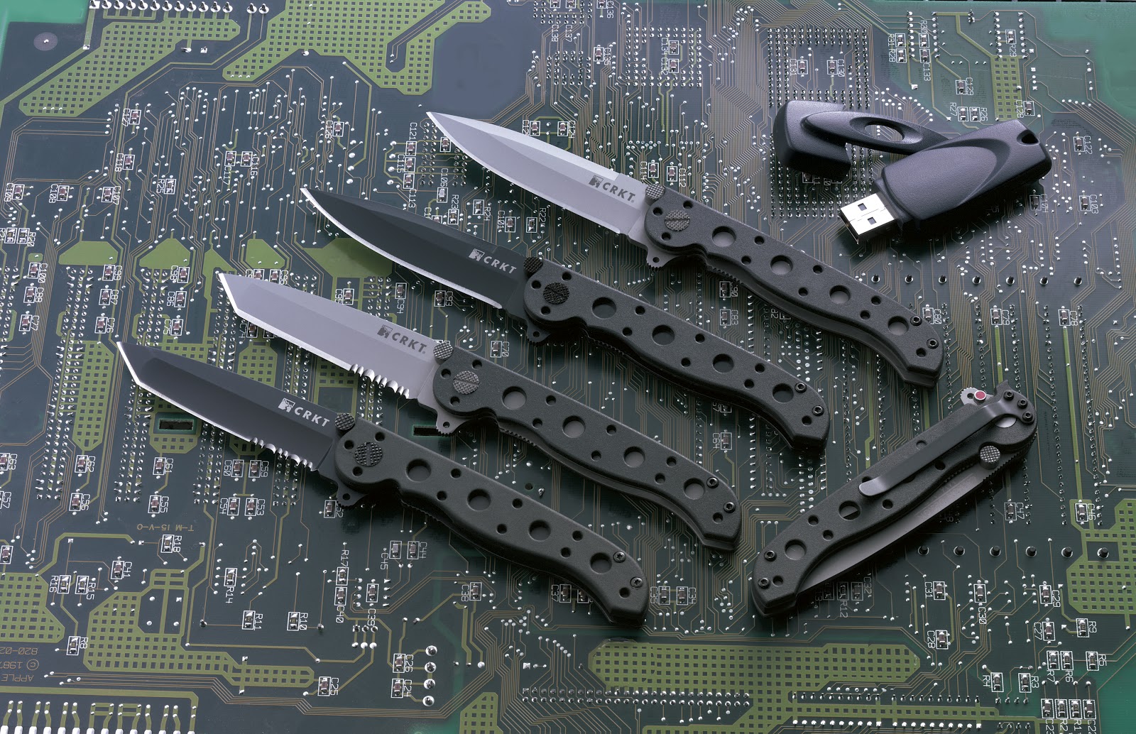 DarkThreads News Bugout bag essentials knives