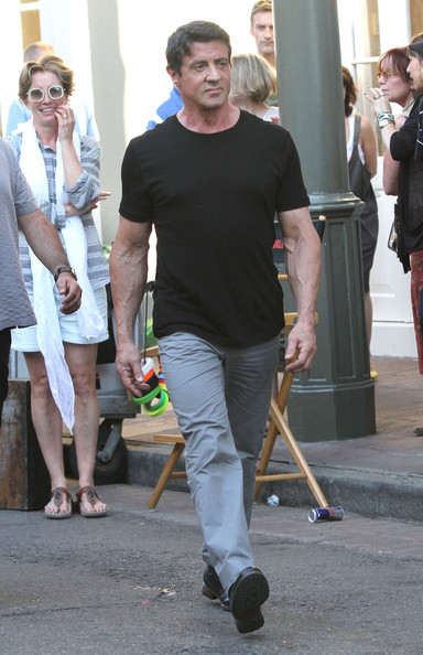 Arnold Schwarzenegger et Sylvester Stallone dans escape plan Sylvester+Stallone+Set+Tomb+e8m_PZSiQmrl