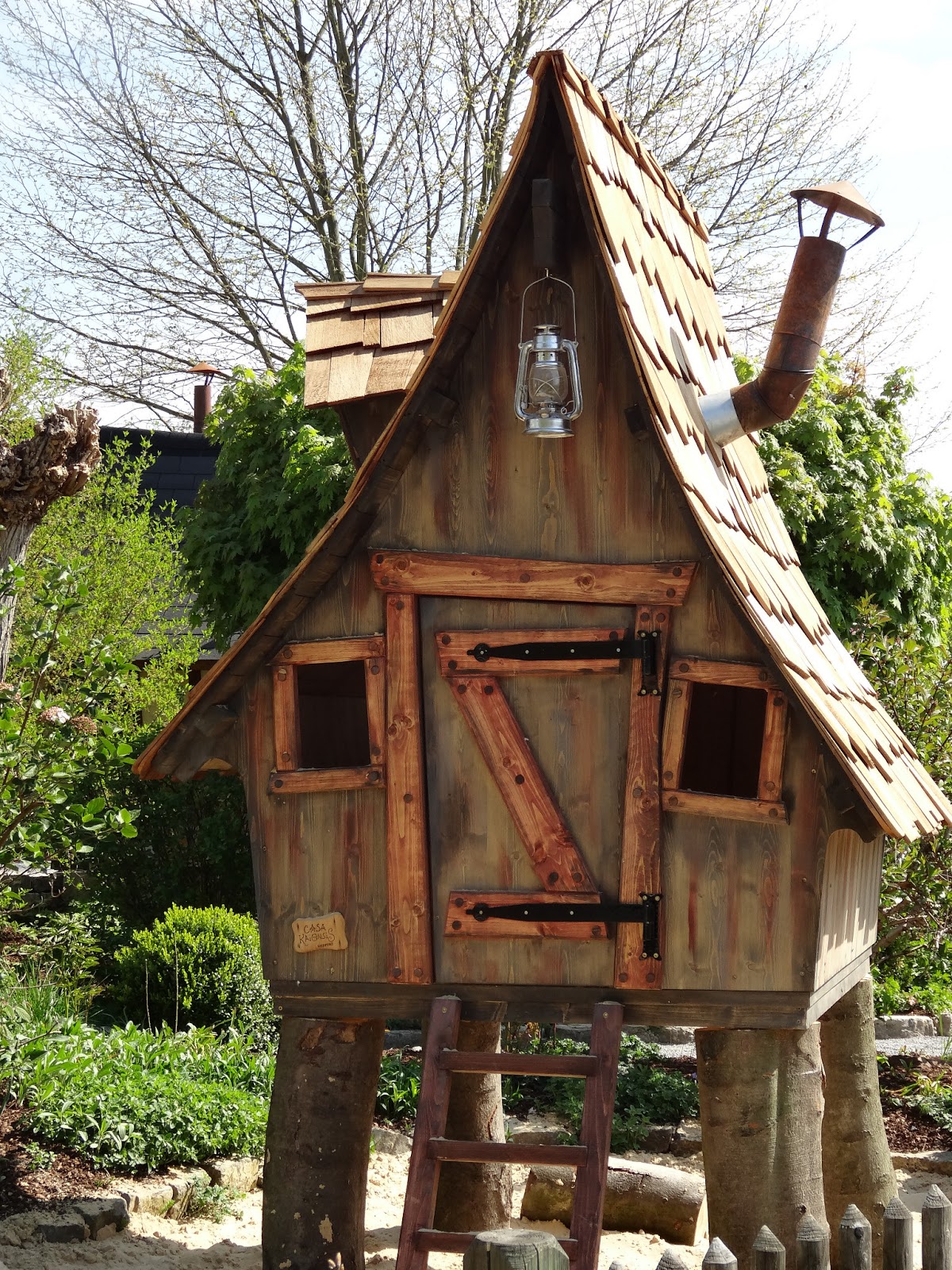 Kinderspielhaus Holz Hexenhaus ~ Es bleibt spannend, was Kiki mit ihrem Kinderspielhaus Tiki von Casa Kinderspielhaus Holz Hexenhaus ~ Es bleibt spannend, was Kiki mit ihrem Kinderspielhaus Tiki von Casa