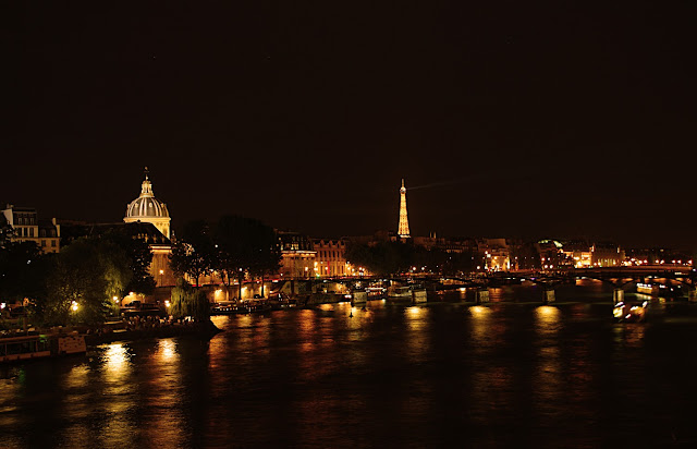 Tour Eiffel dans la nuit Paris night image 