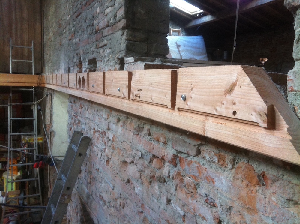 Comment fixer sur un mur en pierre ?