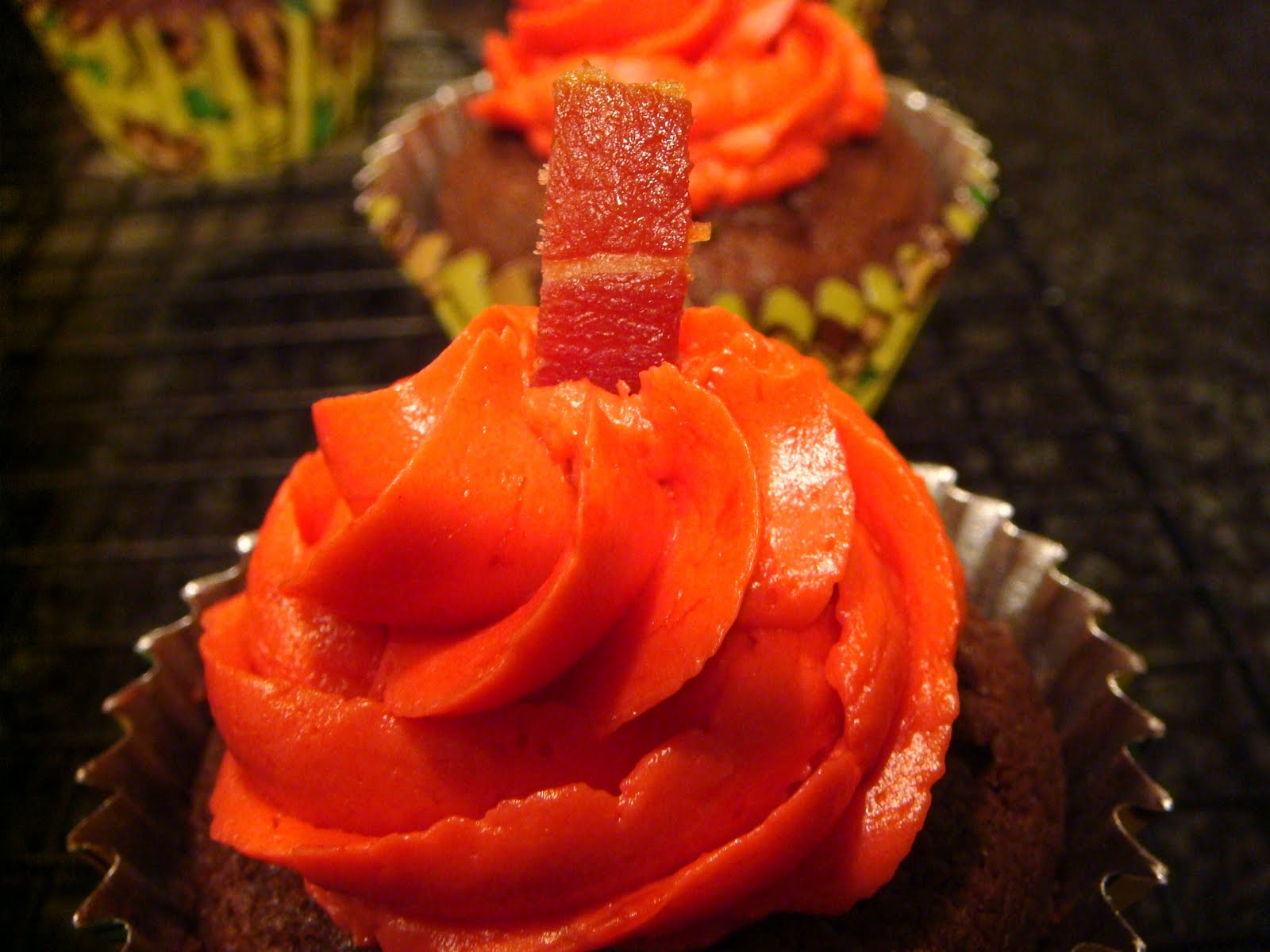 Delicious Dishings Chocolate, Peanut Butter, Banana, And Bacon Cupcakes