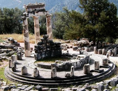  Die Olympier und das Zentrale Konzil der Galaktischen Föderation der Lichts   29 . April 2012 Apolon+Temple-Delphi