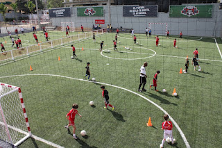 Soccer Town y Escuela Bauger con campamento de fútbol