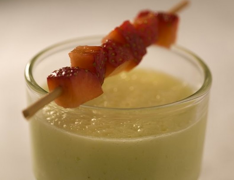 Suco de Abacaxi com Maçã e Erva-Doce Suco de Abacaxi com Maçã e Erva-Doce (vegana)