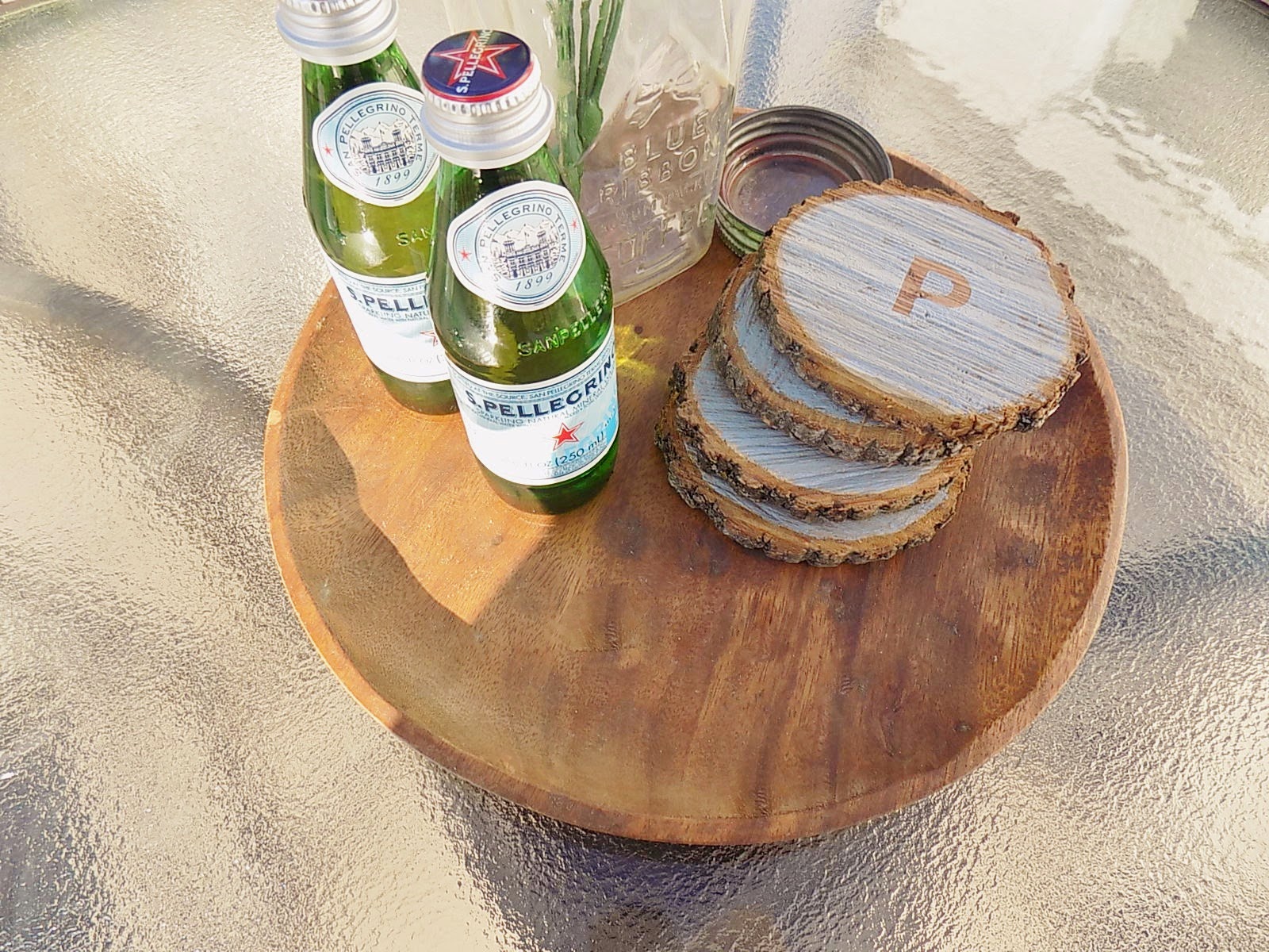 The Quaint Sanctuary { DIY Indoor/ Outdoor Rustic Wood Coasters }