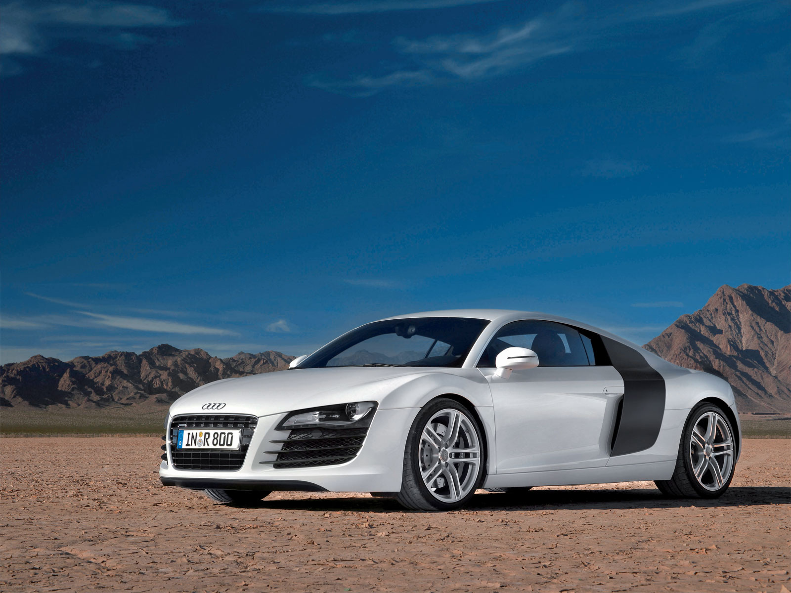 http://3.bp.blogspot.com/-RlQ2xMU53q0/TkZh1DJ_UmI/AAAAAAAADD4/oC24BLgcztM/s1600/07-The-best-top-desktop-cars-wallpapers-audi-r8-car-wallpaper.jpg