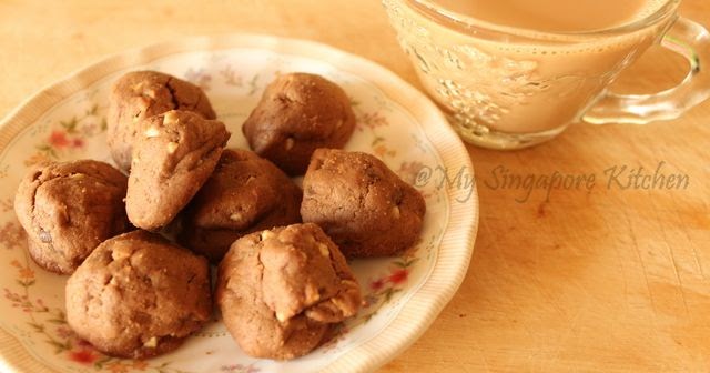 My Singapore Kitchen&hellip;&hellip;..: Double Chocolate Almond Cookies