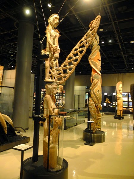 ニューギニア島 アスマット族 木彫像 Kazeの散歩道: みんぱく（1）