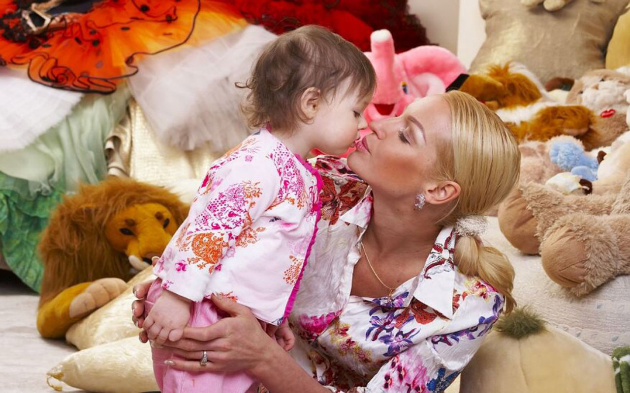 http://3.bp.blogspot.com/-RlvSNotSEFk/TiUTqTpVFWI/AAAAAAAADoE/zBj_3DBRlNE/s1600/Anastasia+-Volochkova-08.jpg