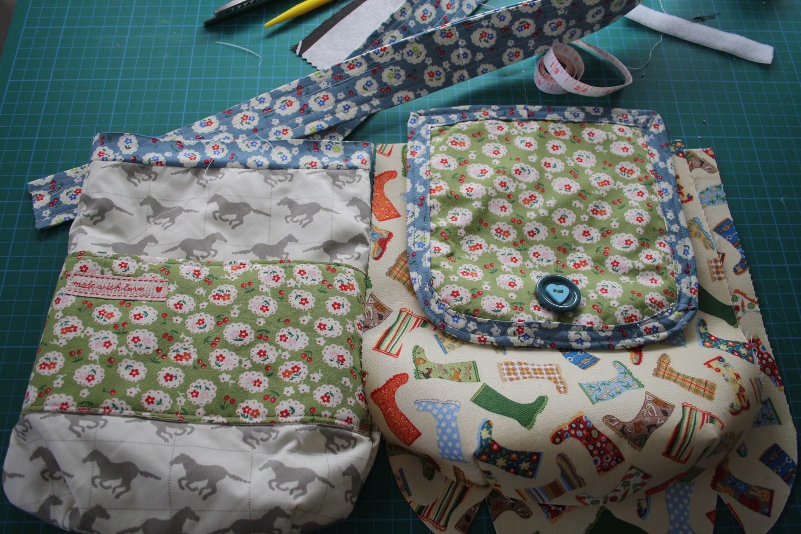 CraftLee CraftLee Fab Fabric iPad Cover