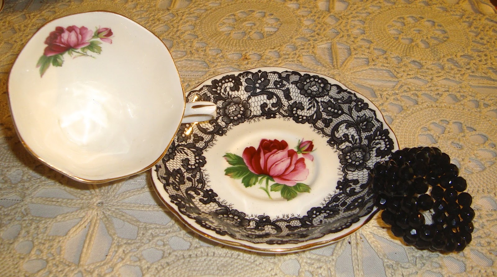 Martha's Favorites BLACK & WHITE TEA CUPS, WISHING EVERYTHING WAS THAT