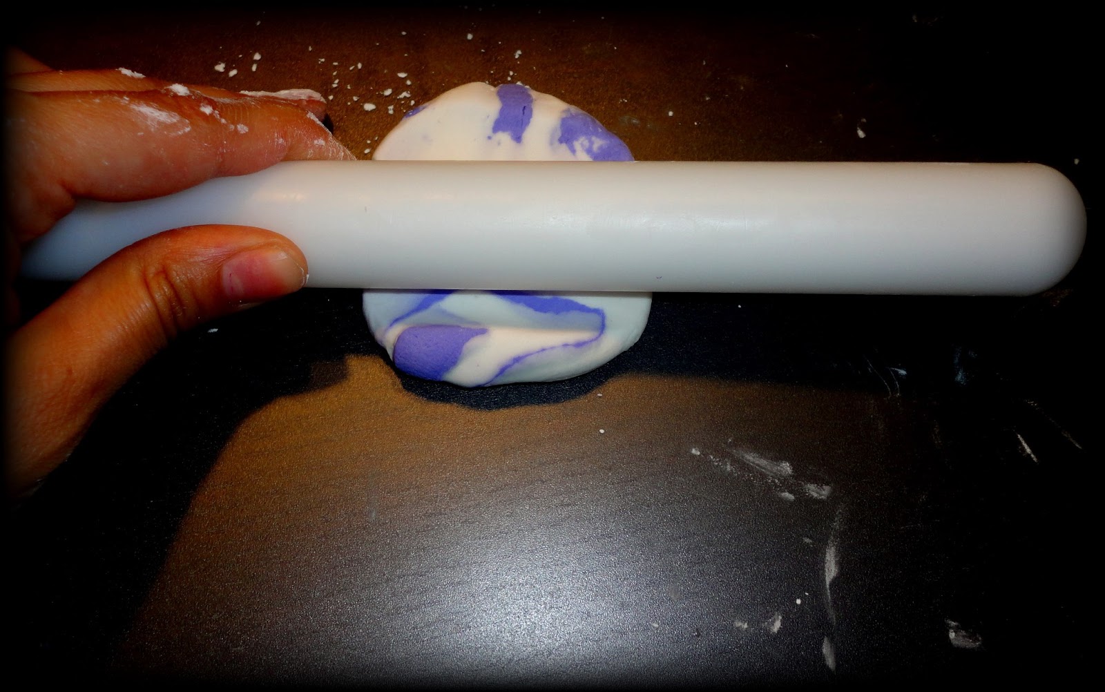 How to create a marble look with fondant