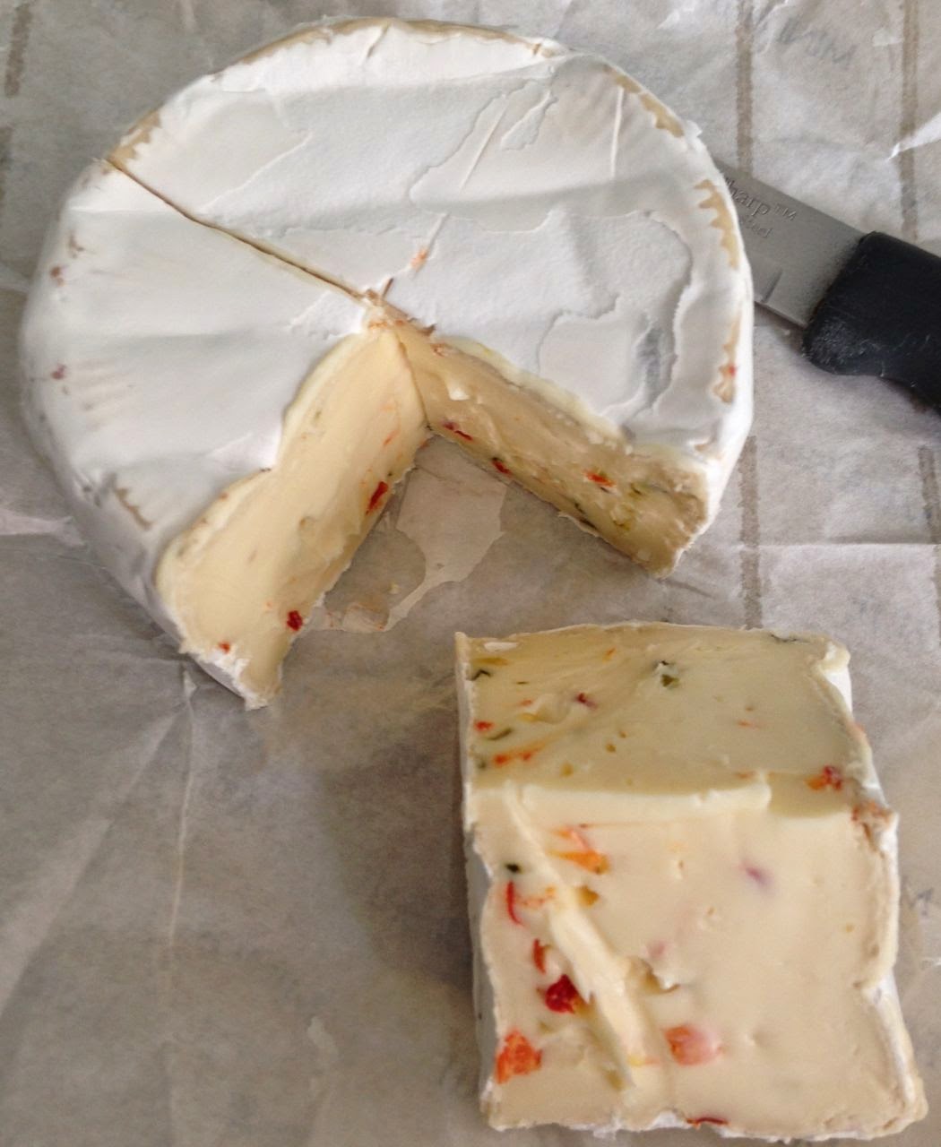 FOODSTUFF FINDS Bavarian Mini Brie With Chilli (Aldi) [By Cinabar]