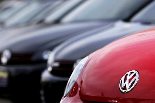 先前鬧出柴油車發動機排氣檢測造假醜聞的德國福斯汽車(Volkswagen AG),近日對部分刑事指控認罪。 先前鬧出柴油車發動機排氣檢測造假醜聞的德國福斯汽車(Volkswagen AG),近日對部分刑事指控認罪。