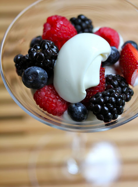 berries mascarpone yogurt cream