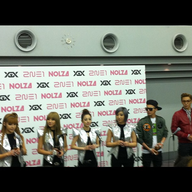 [Pics] GD&TOP en la Conferencia de Prensa del concierto en japón de 2NE1 Gdtop+2NE1+japan+BIGBANGUPDATES