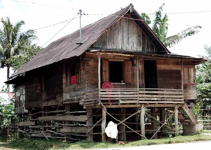 Lintang Dusunku: Keunikan Rumah Panggung Di Lintang Empat ...