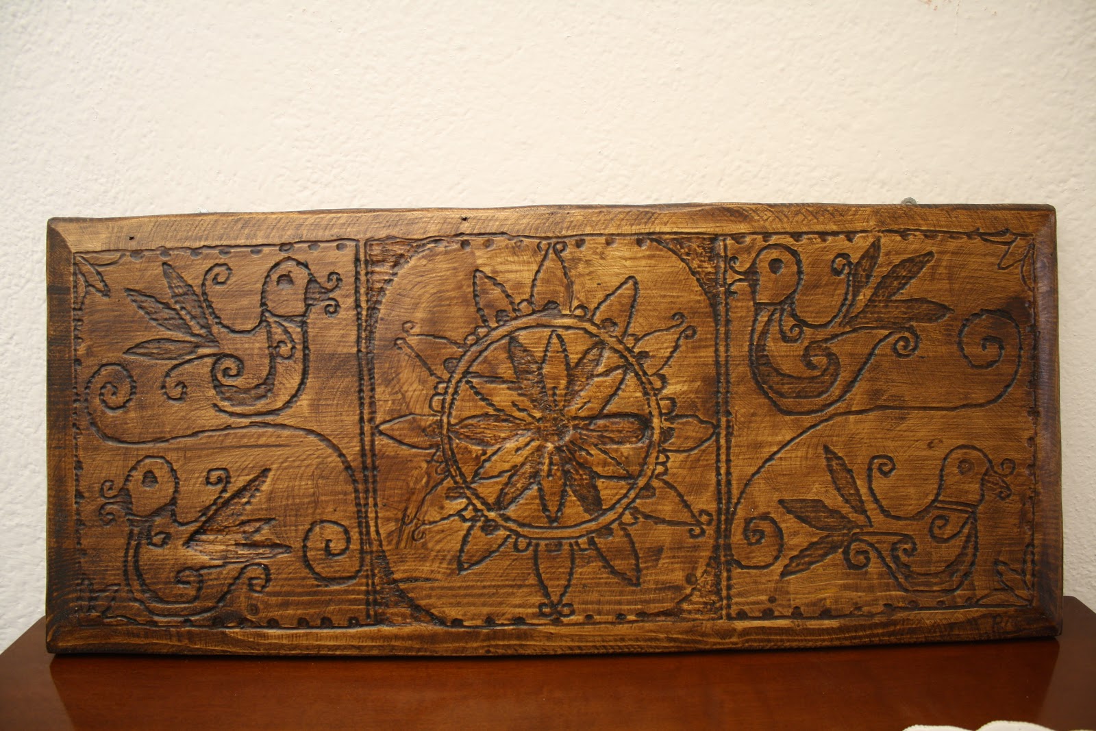 Oggetti in legno fatti a mano, paristazzos ( piattaie in legno decorate