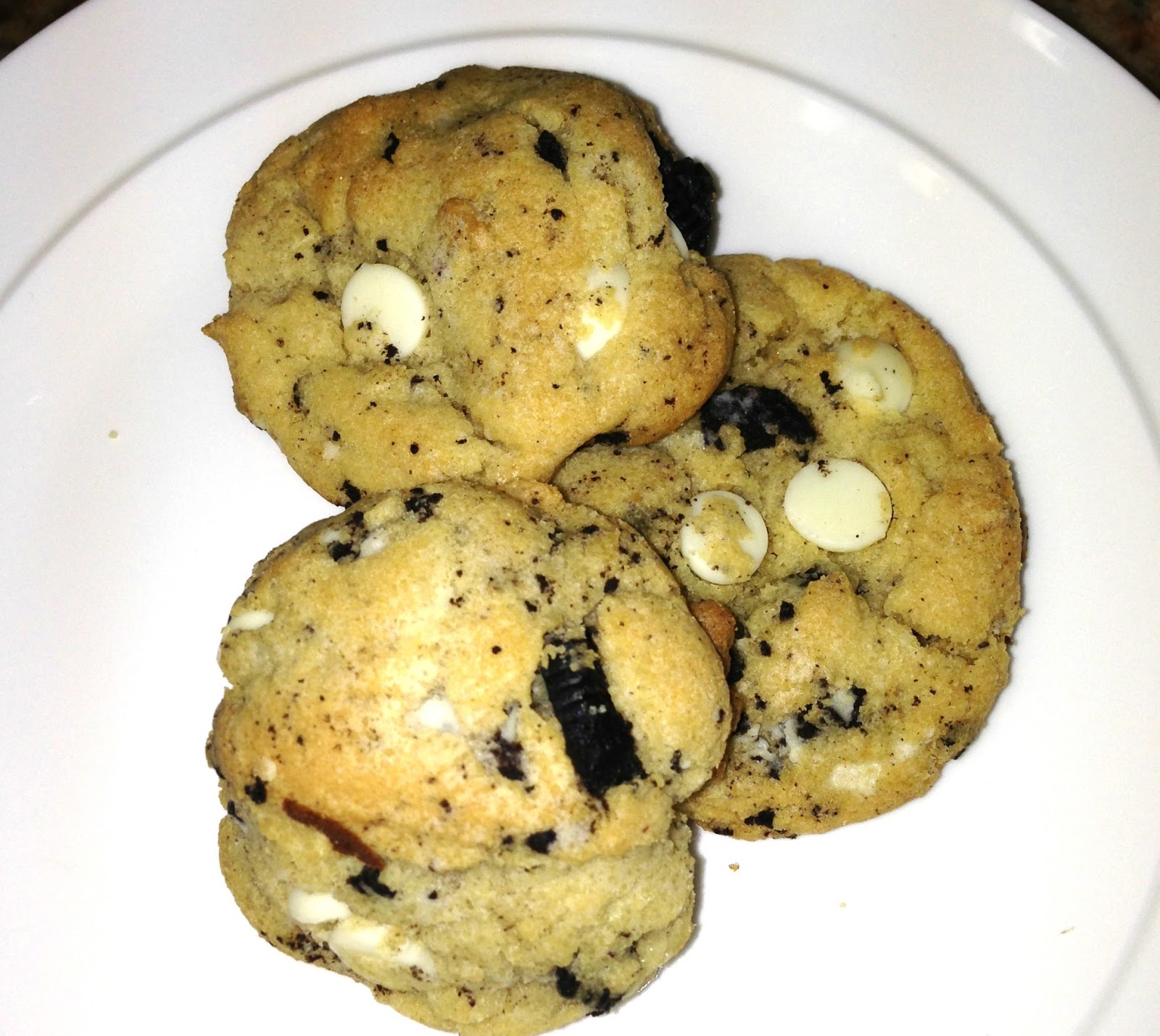 simply made with love Cookies & Cream Cookies