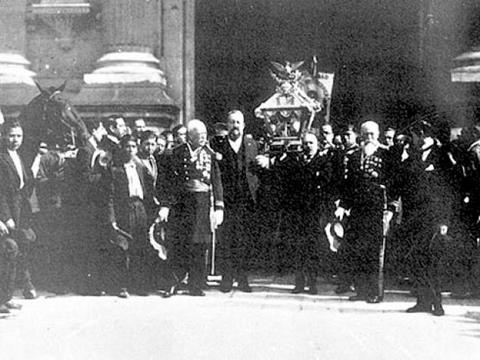 Cabezas de Aguila: 16 de Septiembre, 1925. Traslado de los restos de Hidalgo a la Columna de la Independencia.