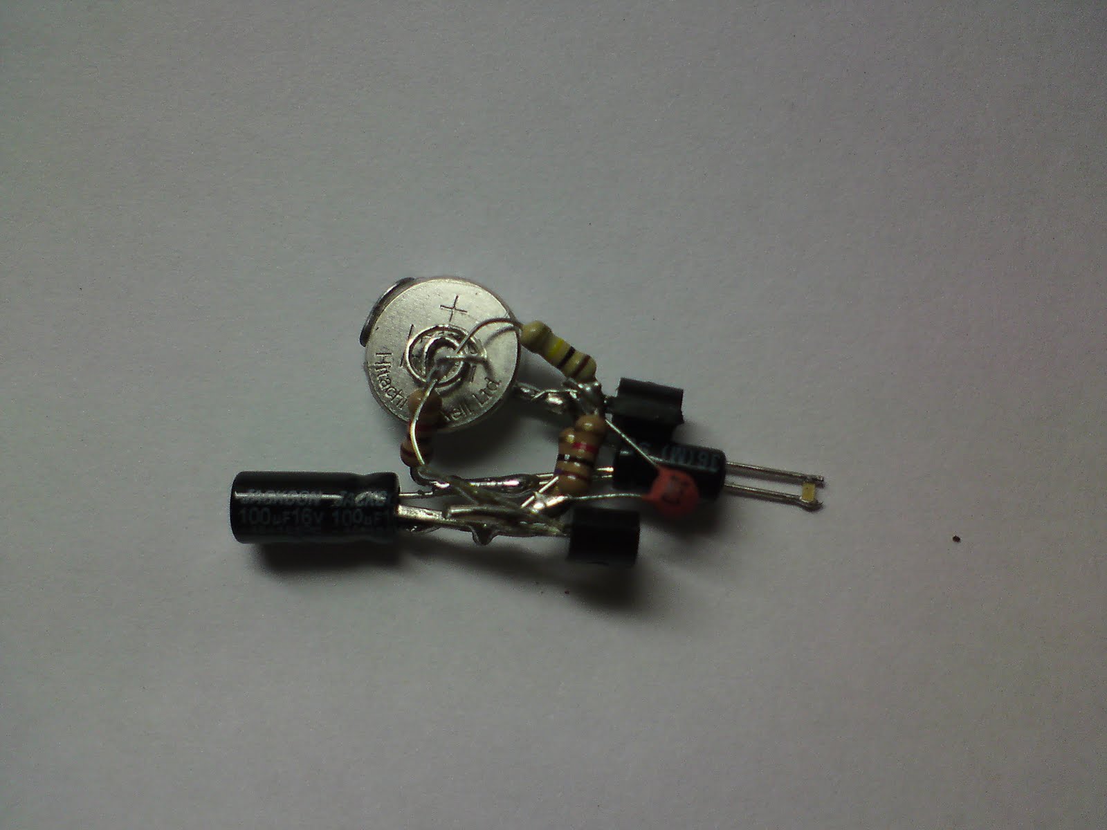 ShangHui Products: Simple 1.5V powered LED Flasher circuit diagram