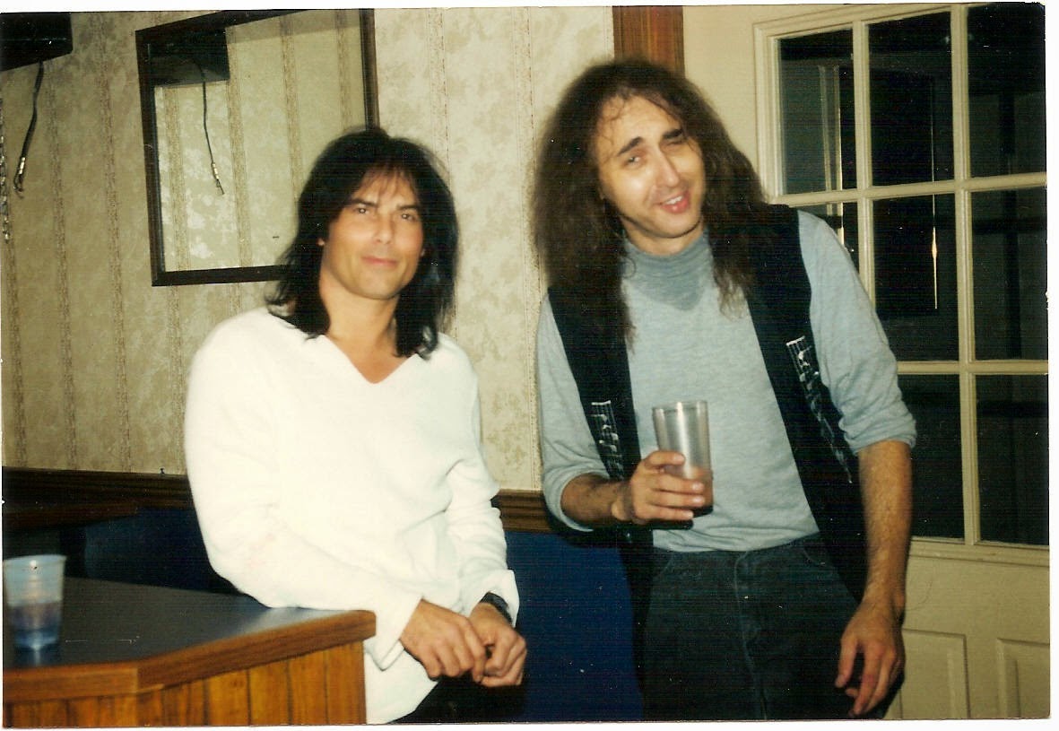 Чувак и его подруга трахнули Jade Jamison секс игрушками Чувак и его подруга трахнули Jade Jamison секс игрушками