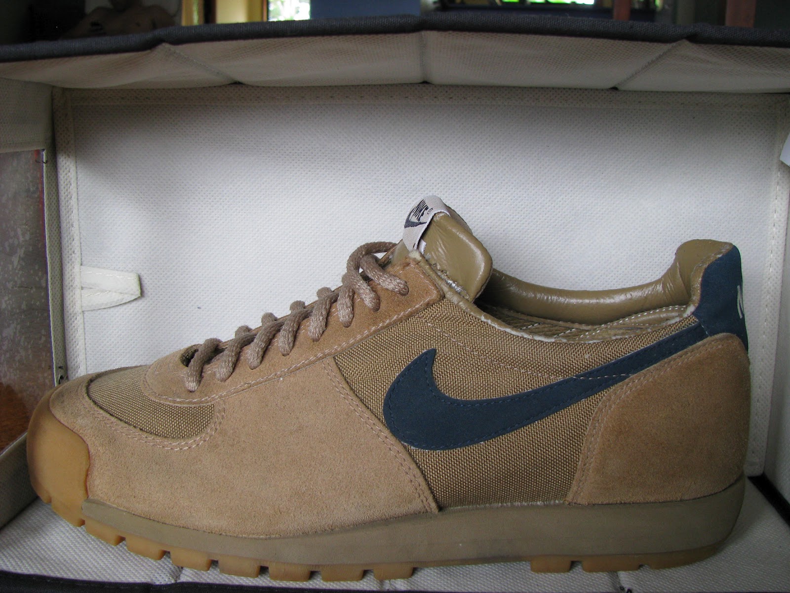 nike air lava dome 2000