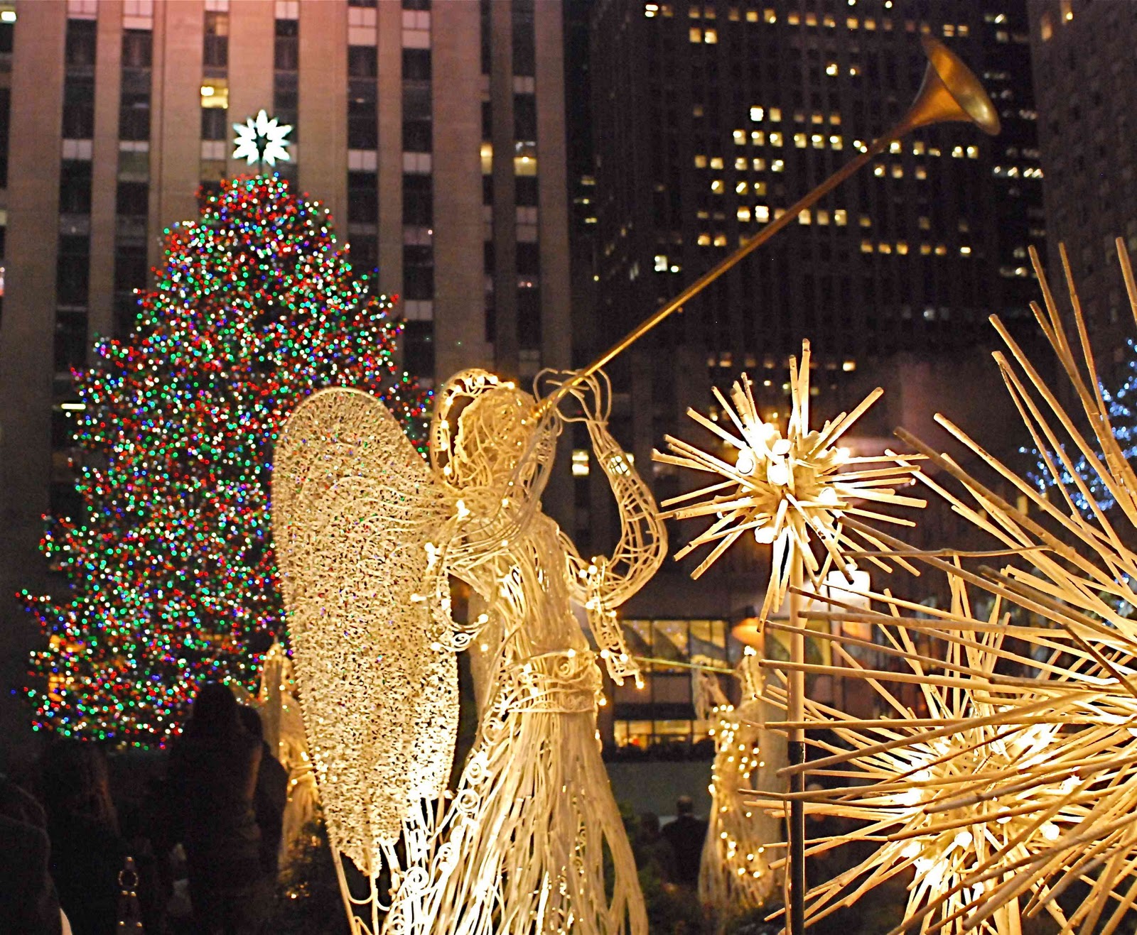 NYC ♥ NYC Rockefeller Center Lights The Iconic Christmas Tree