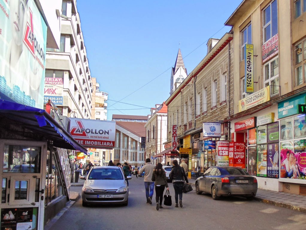 DEFERLĂRI Vârstele oraşului (2) Faţada Manea şi Pasajul Revoluţiei