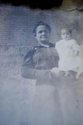 my grandmother is the person i admire One of the people that i most admire is my great-grandmother carla what kind of information do you think is in this paragraph 3 the grand palace is one of. my grandmother is the person i admire One of the people that i most admire is my great-grandmother carla what kind of information do you think is in this paragraph 3 the grand palace is one of.