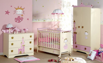 Habitación rosa para bebé