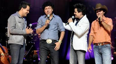 Teodoro e Sampaio - Aqui Não Pica Pau / Tem Um Viado Me Olhando