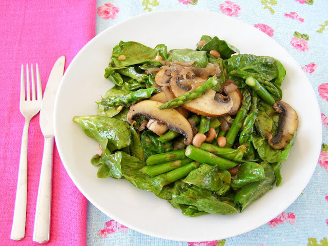 Warm Portobello Mushroom, Asparagus and Black Eyed Bean Spinach Salad with Balsamic Dressing