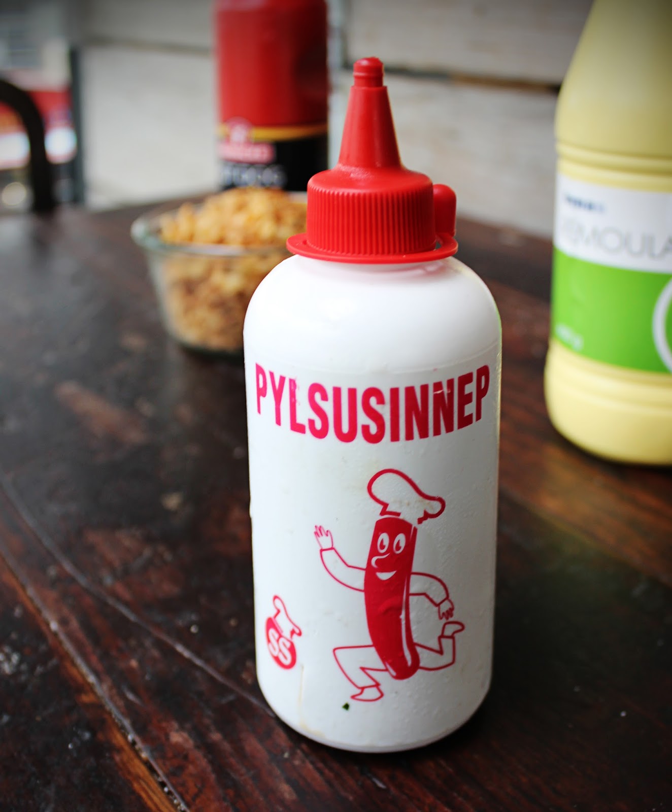 street cuisine Pylsur Icelandic Hotdogs